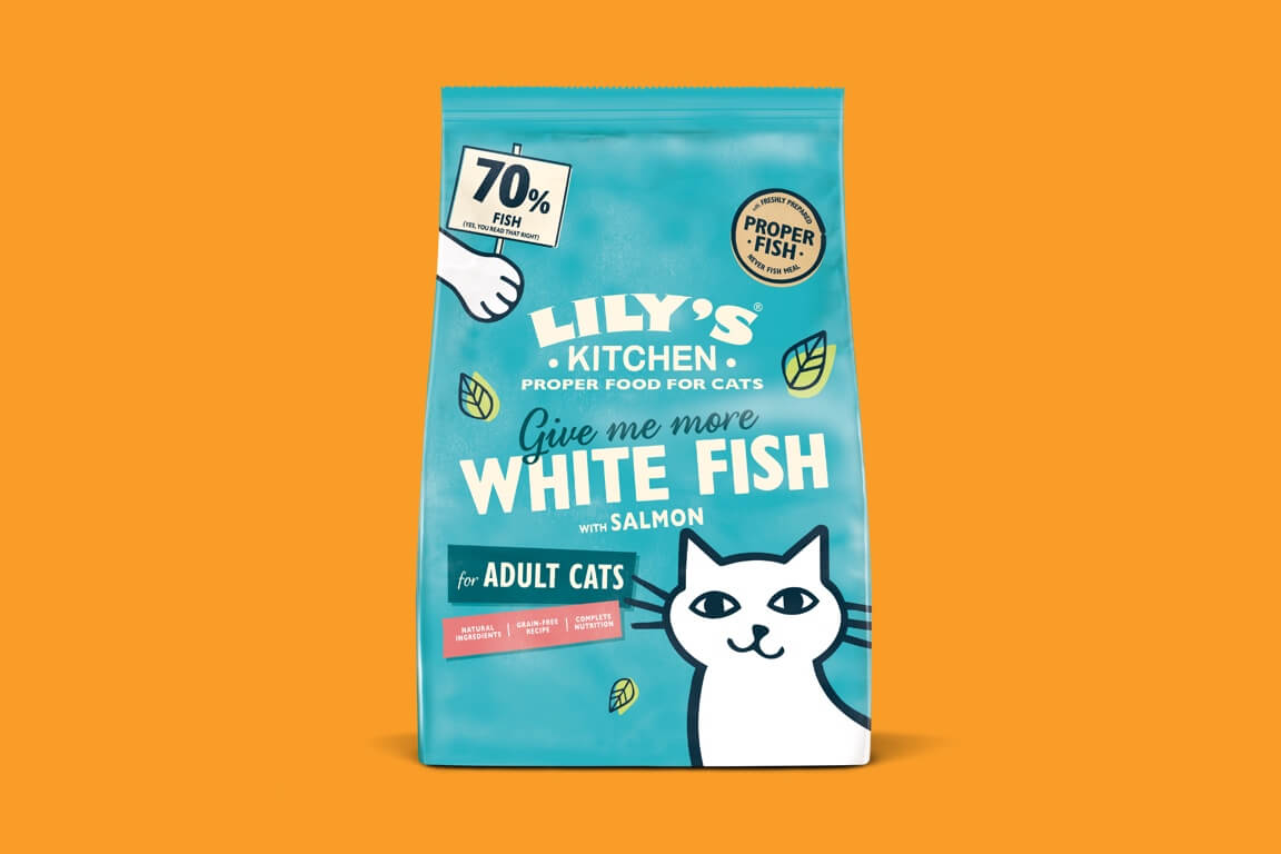 Alimento seco de pescado blanco y salmón para gatos